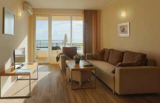 Апарт-отели Obzor Beach Resort Обзор Апартаменты с 1 спальней и видом на бассейн (для 3 взрослых)-1